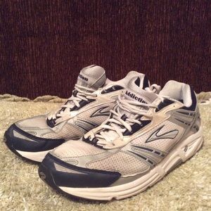 Brooks Addiction 9 Men’s Running Shoe Sz 10.5